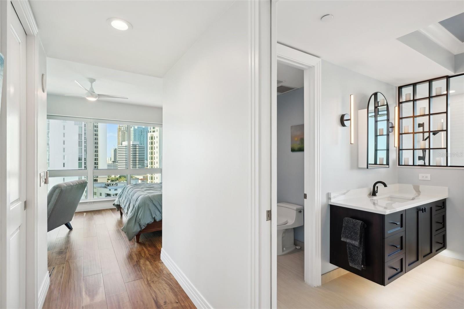 Primary suite bath with natural lighting