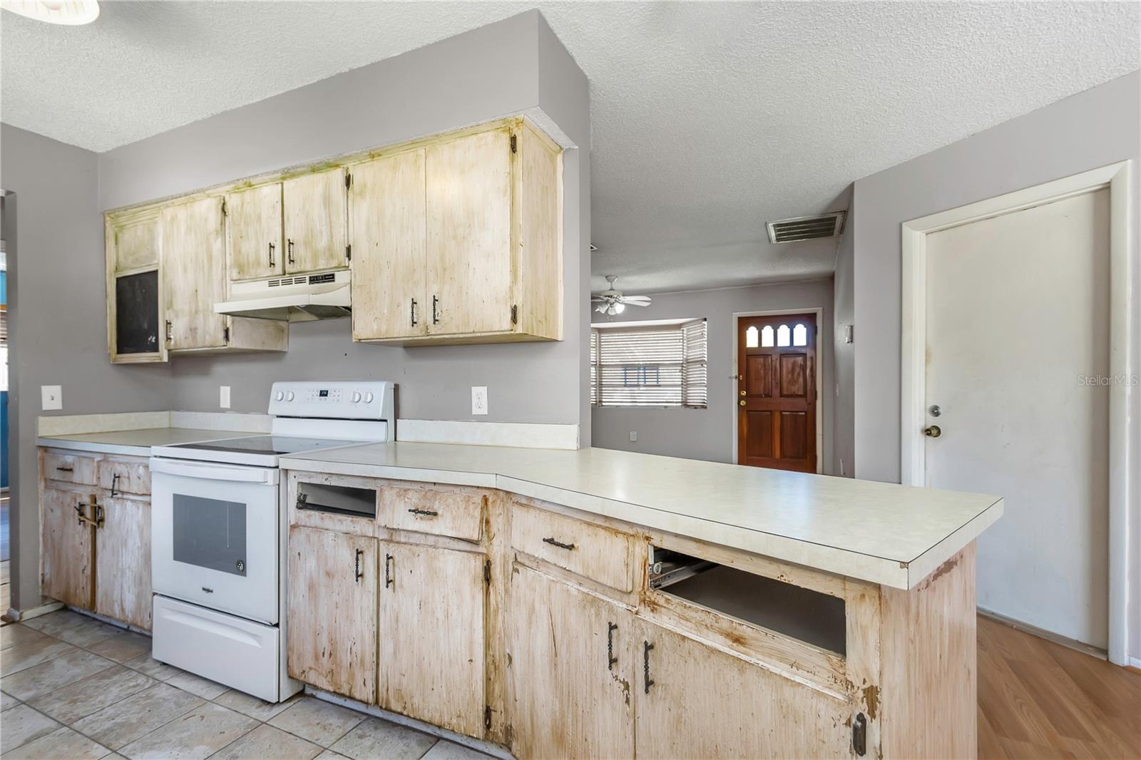 Kitchen - Right View