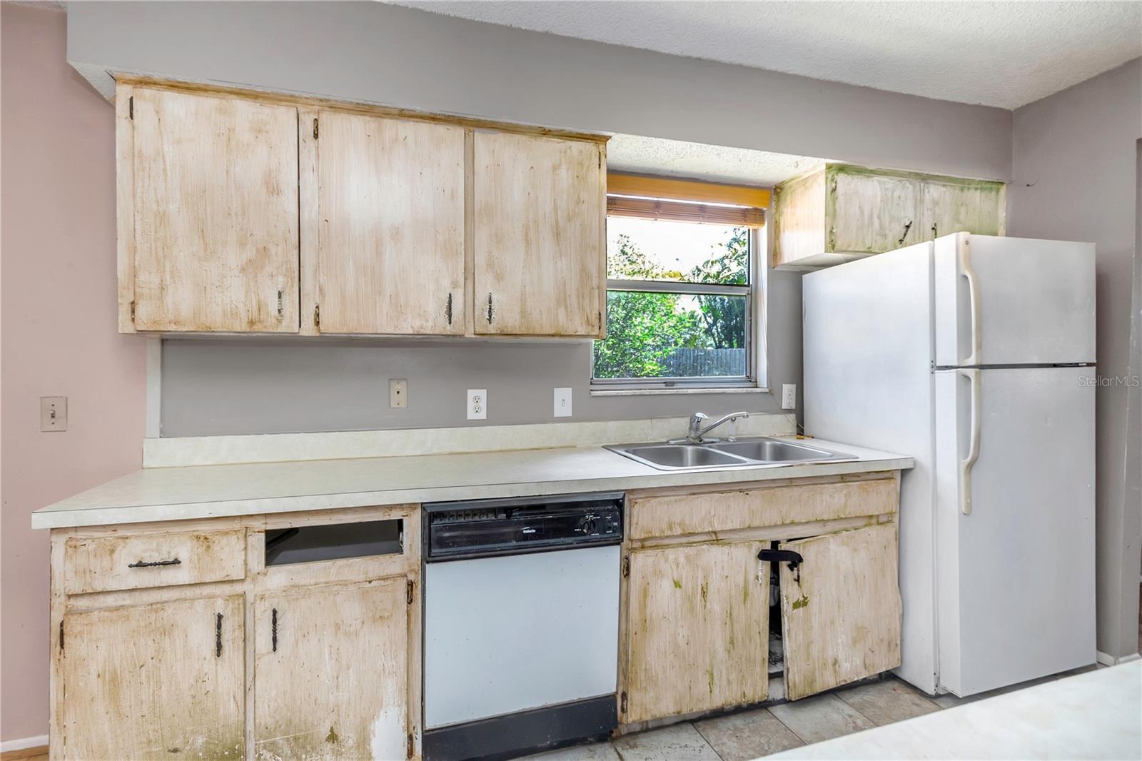 Kitchen - Left View