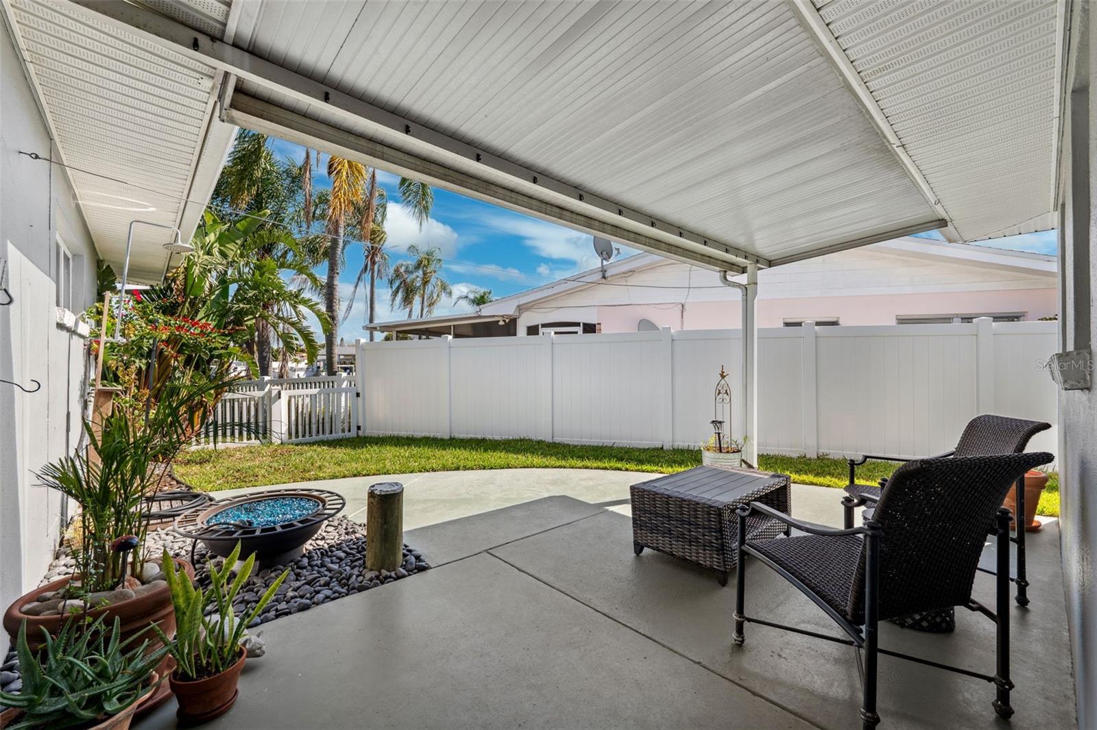 Rear side patio and fenced in petite yard