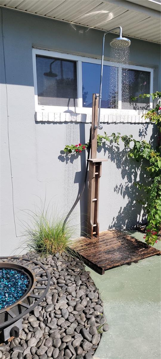 Rear side patio and fenced in petite yard