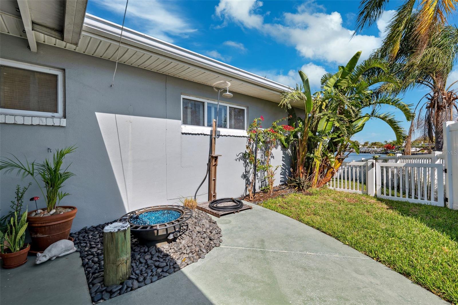 Rear side patio and fenced in petite yard