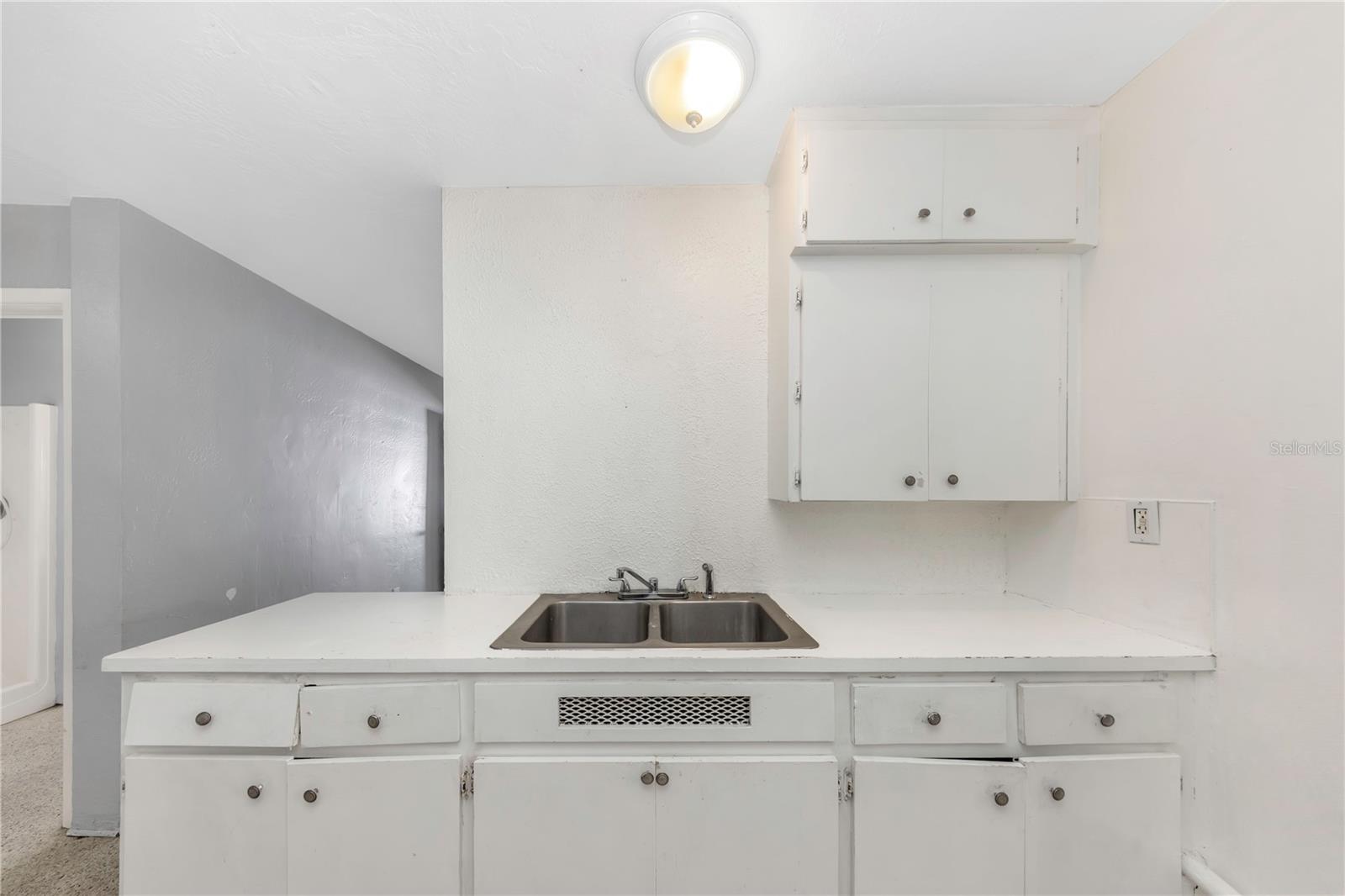 Kitchen - Right View