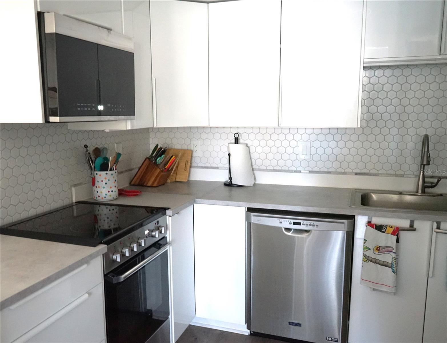 stainless appliances, nice tile backsplash