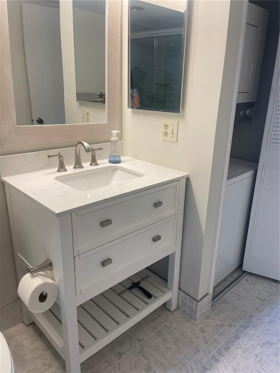 Guest Bathroom3