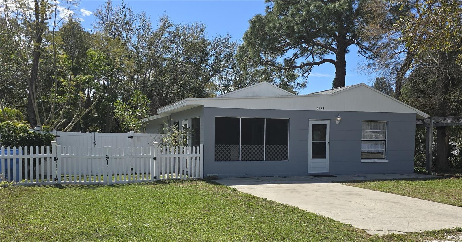 Beautiful curb appeal!  Lots of space for parking!