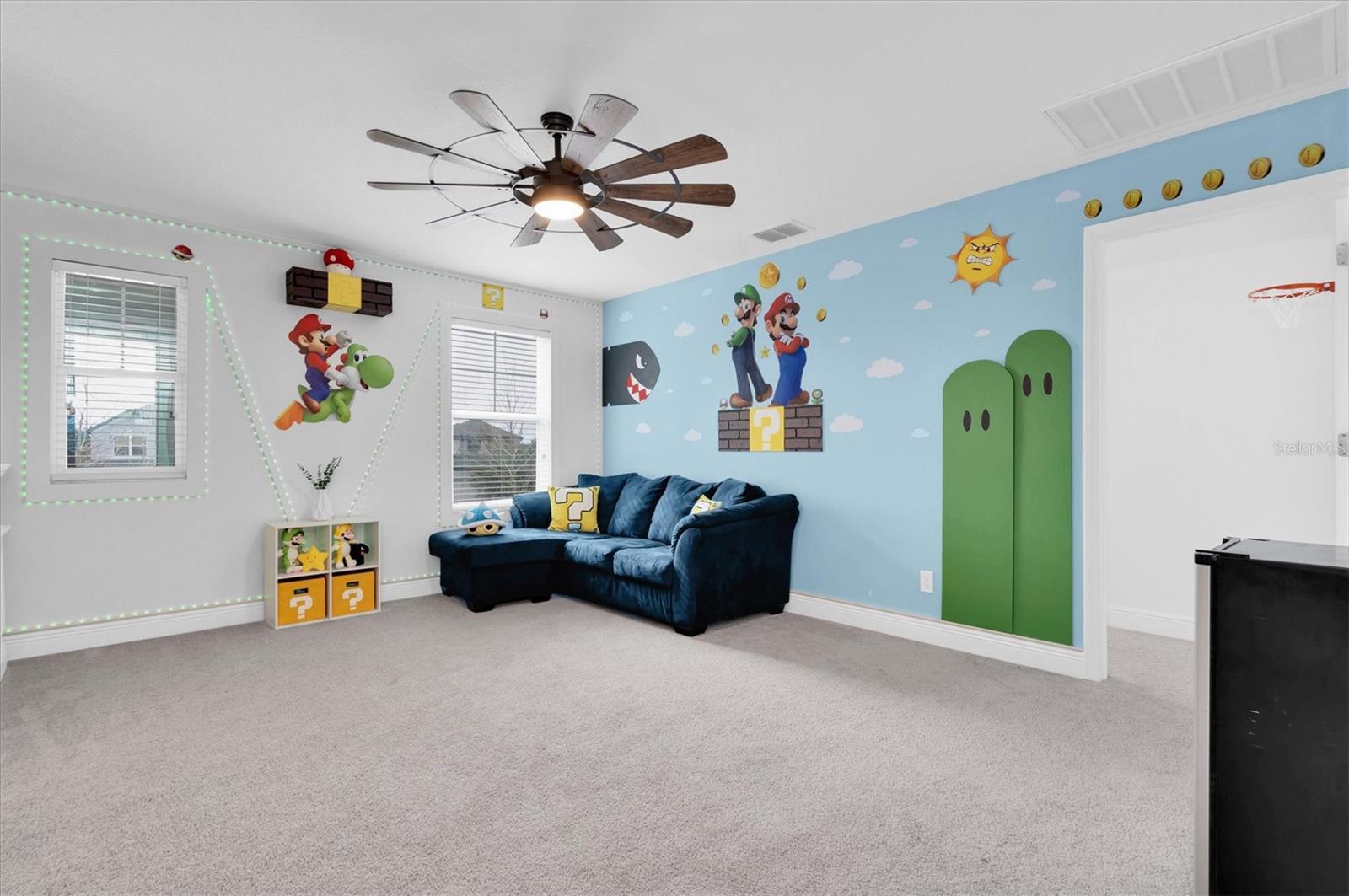 MAKE MEMORIES IN THIS FUN BONUS ROOM