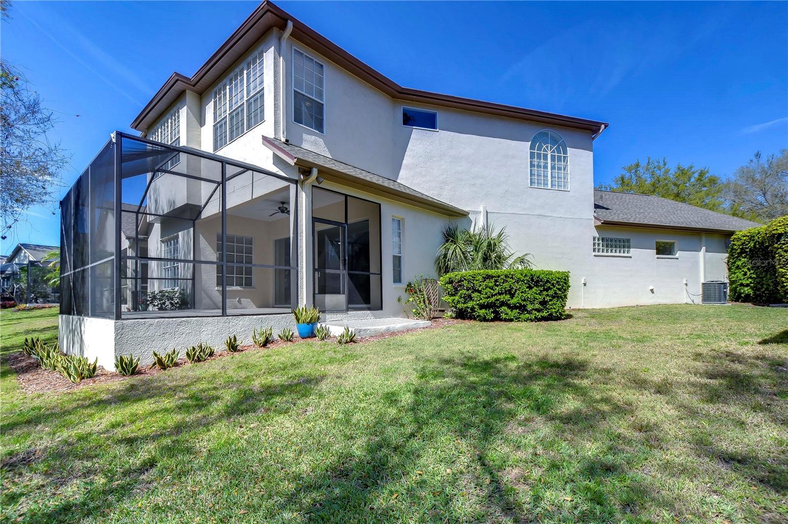 Discover the charm of this spacious backyard, perfect for sunny gatherings.