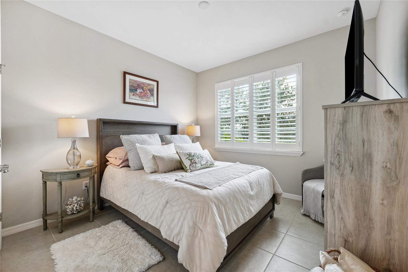 Guest bedroom