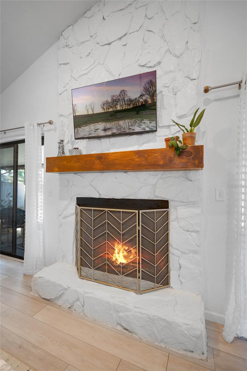 Wood burning fireplace & beautiful mantle