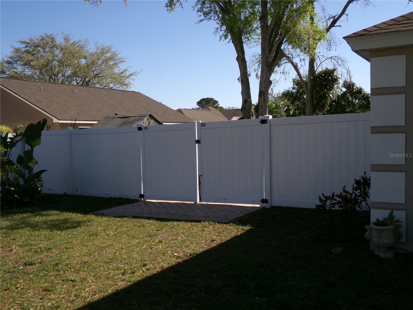 Street view - Double gates