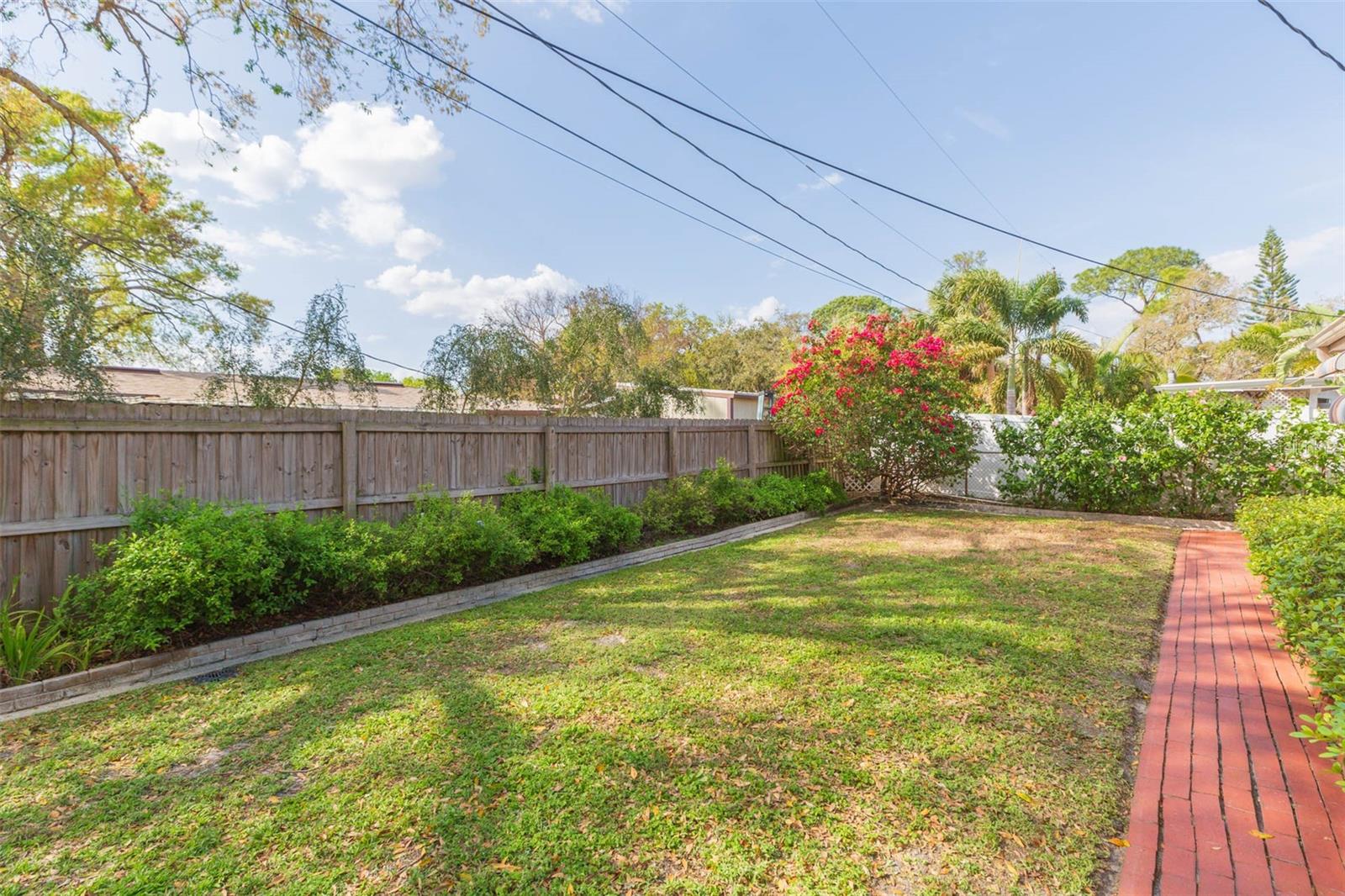 REAR GARDEN