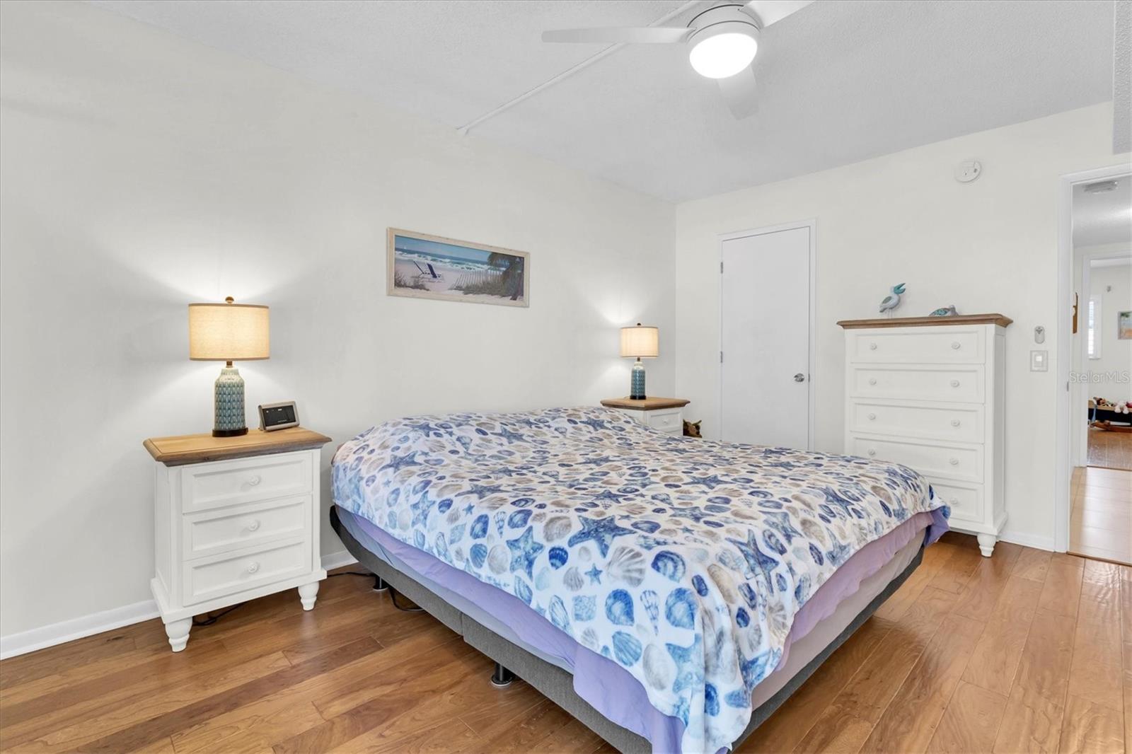 Primary bedroom with En-suite bath and walk-in closet