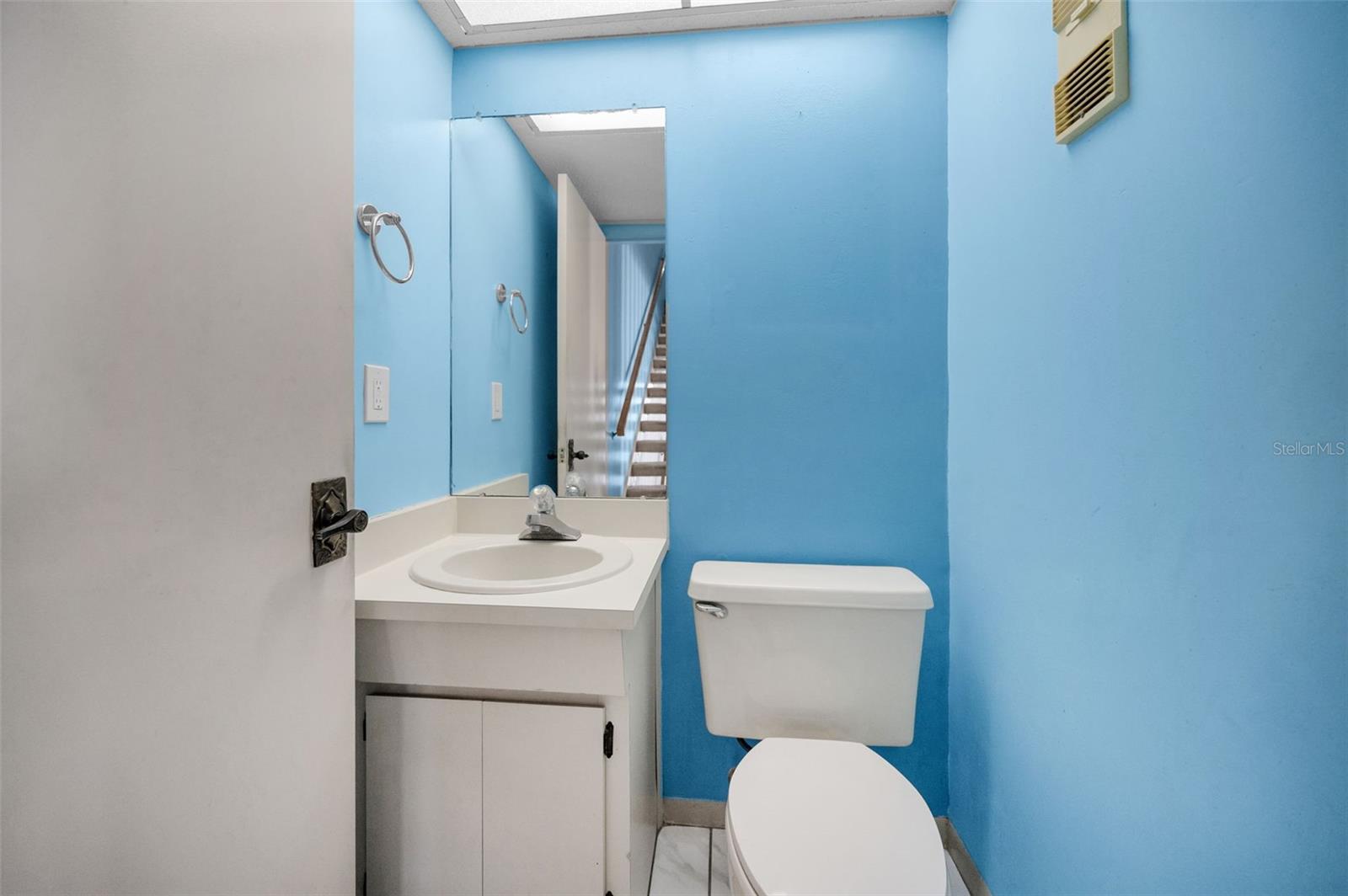 Second level powder room