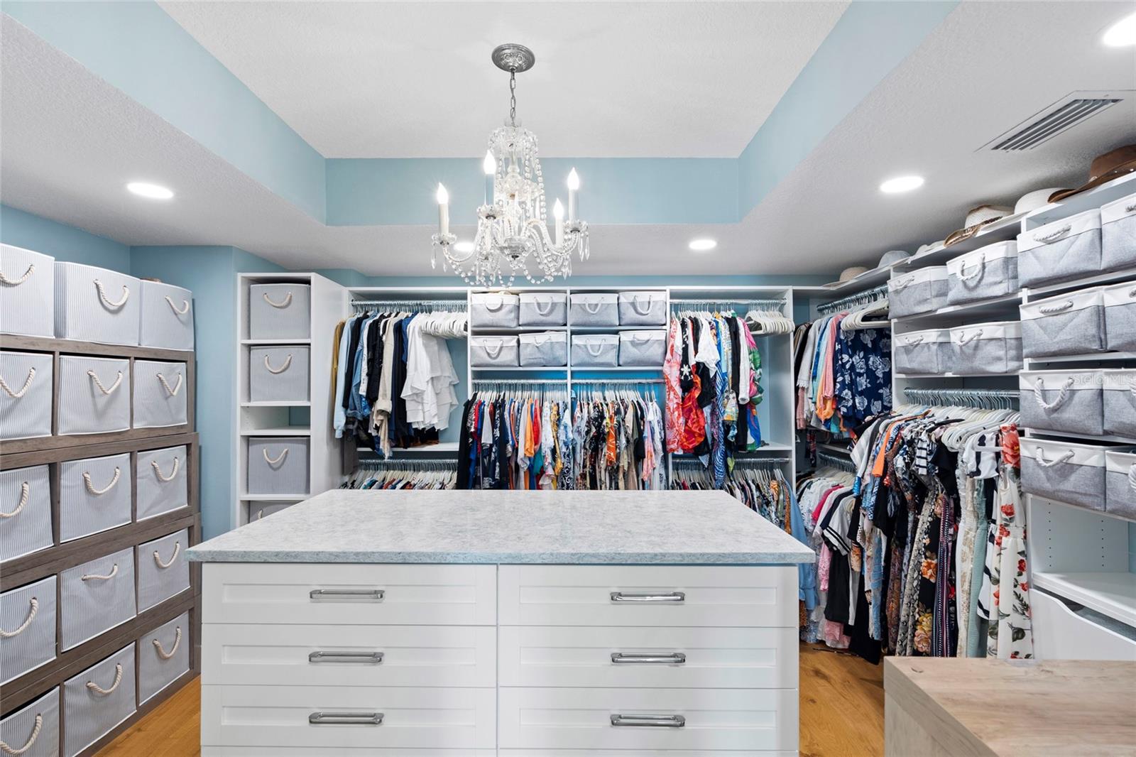 Master Walk In Closet