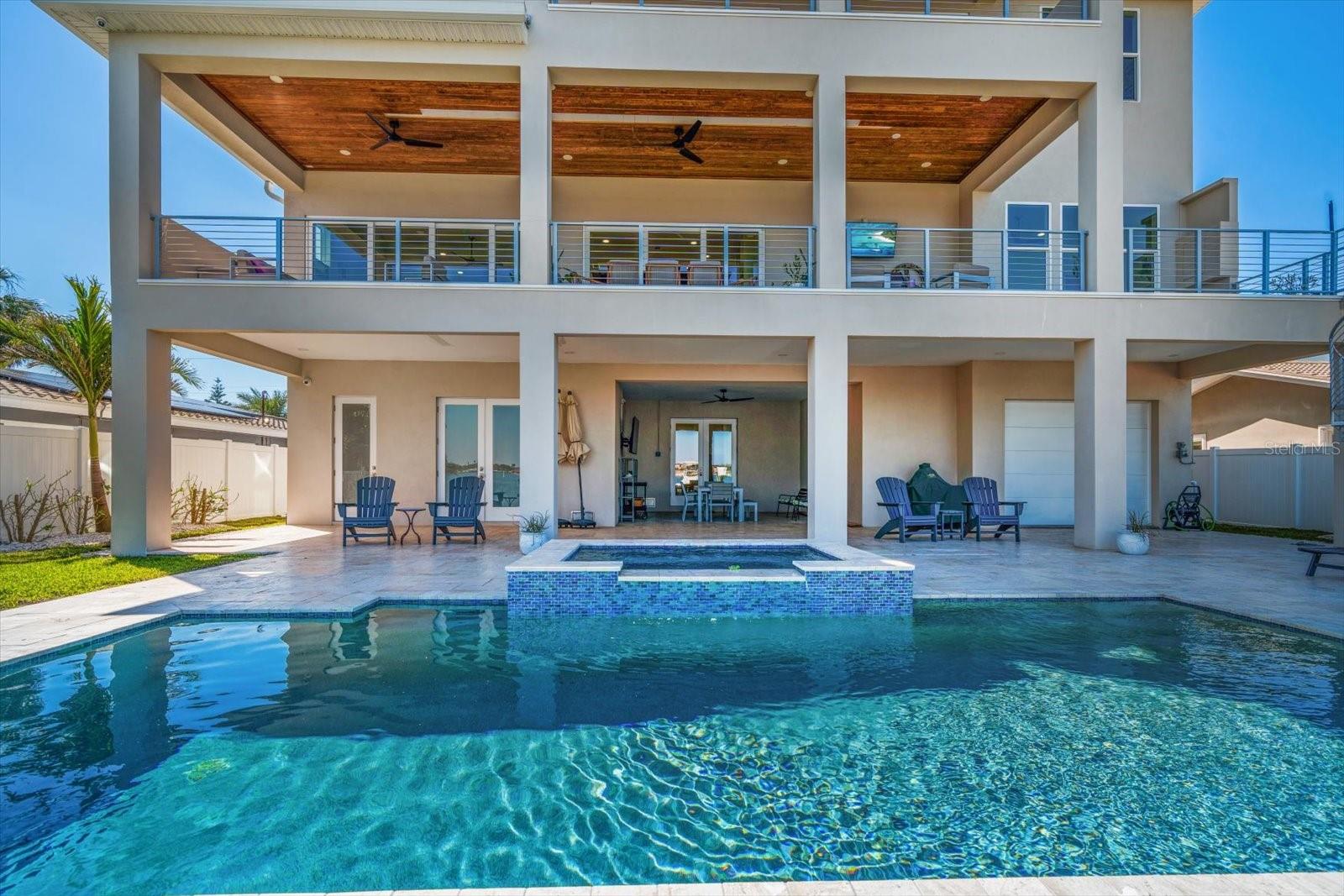 Beautiful Pool and Spa, excellent entertaining space.