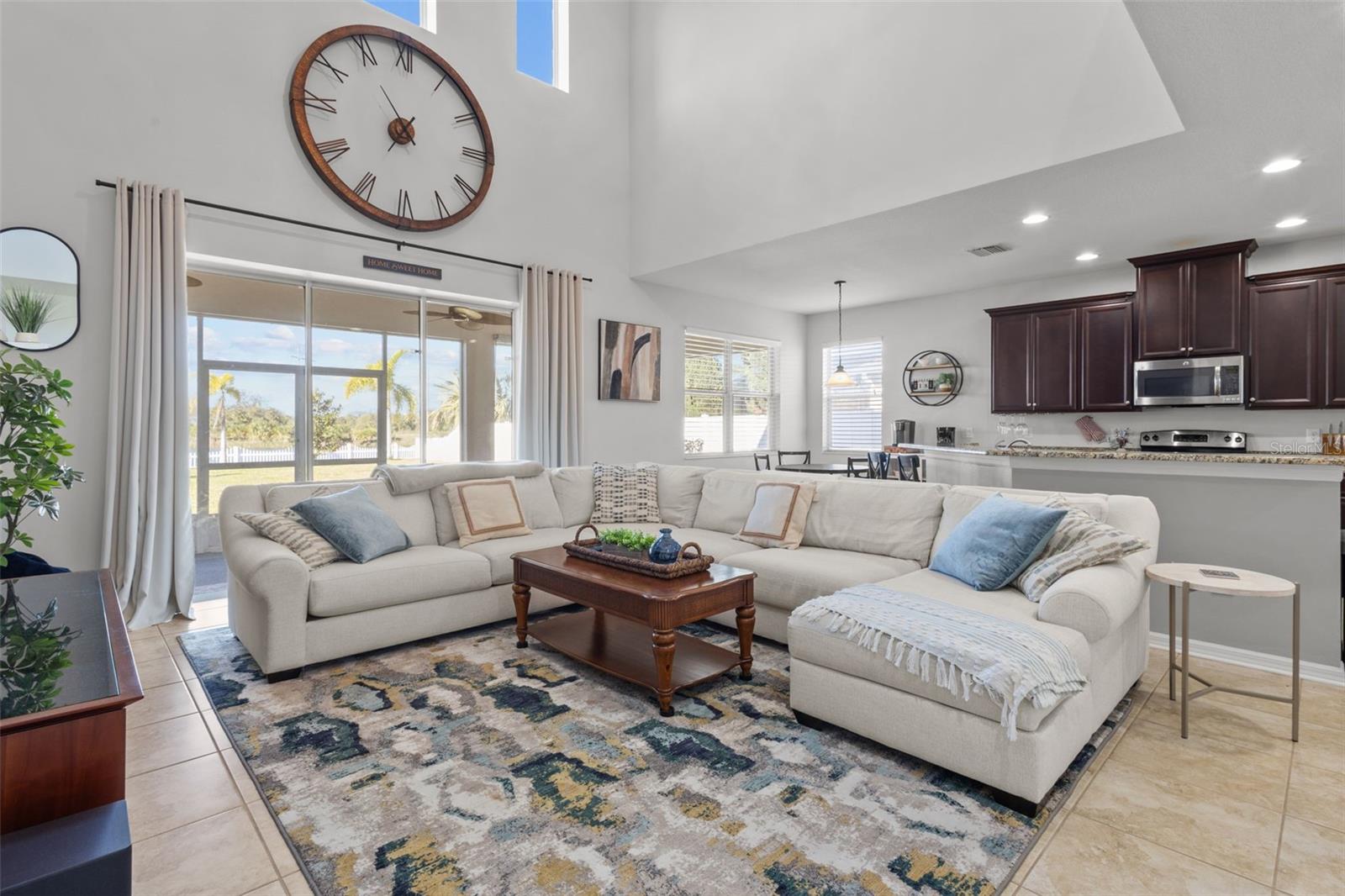 Open floorplan kitchen to living