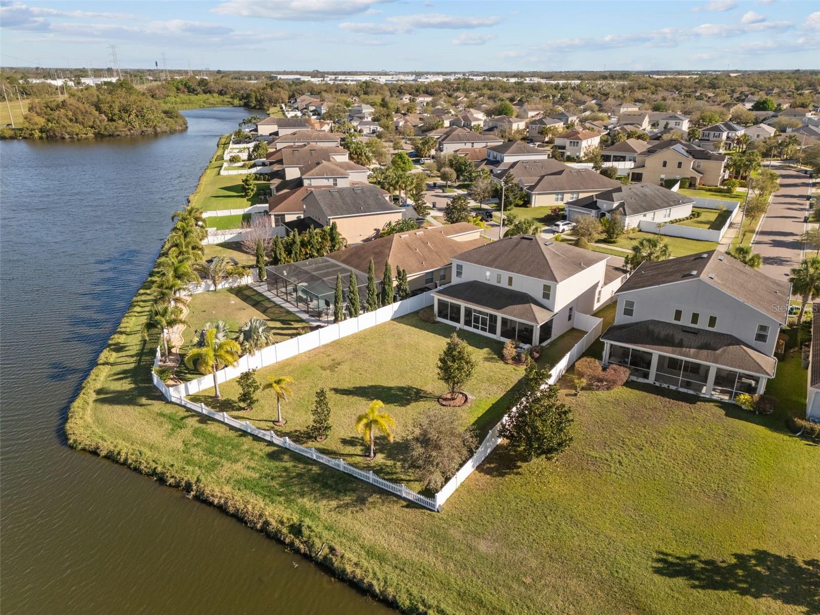 Huge fenced yard