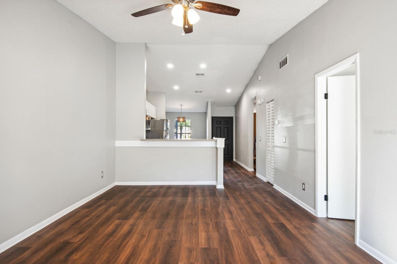 Large Living Room w/ Vaulted Ceilings