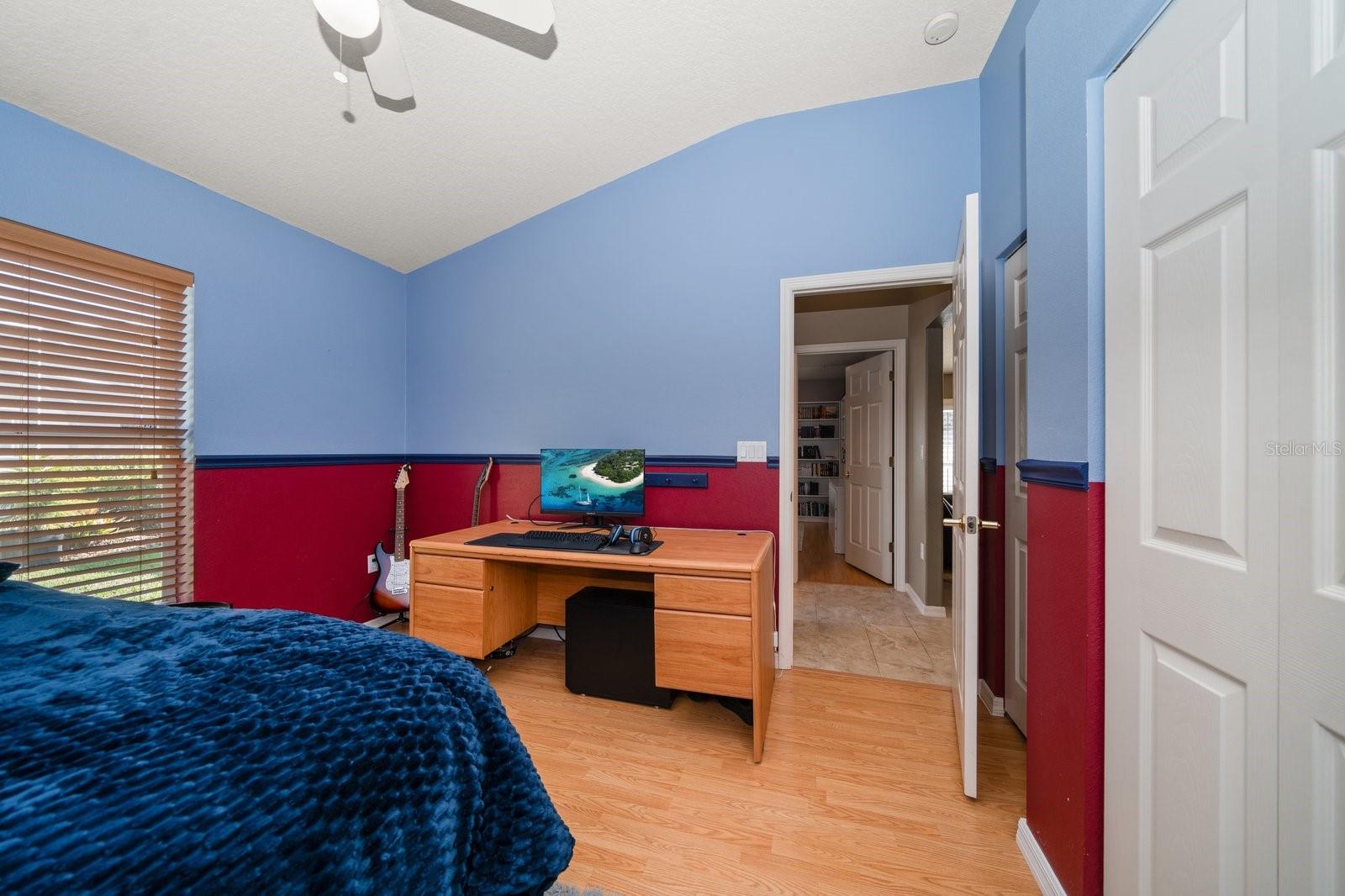 middle bedroom