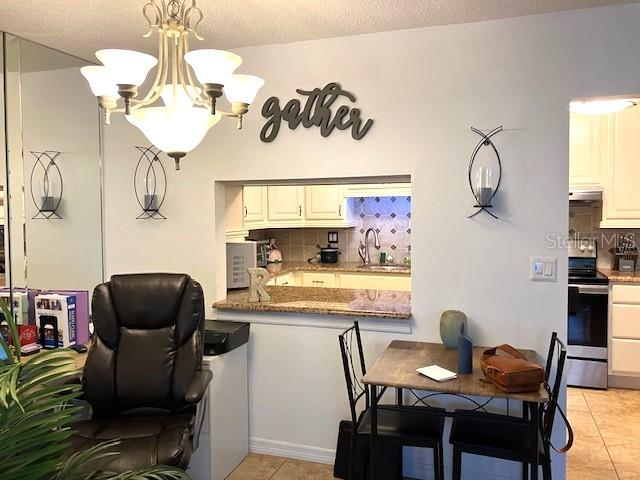 Dining nook/office