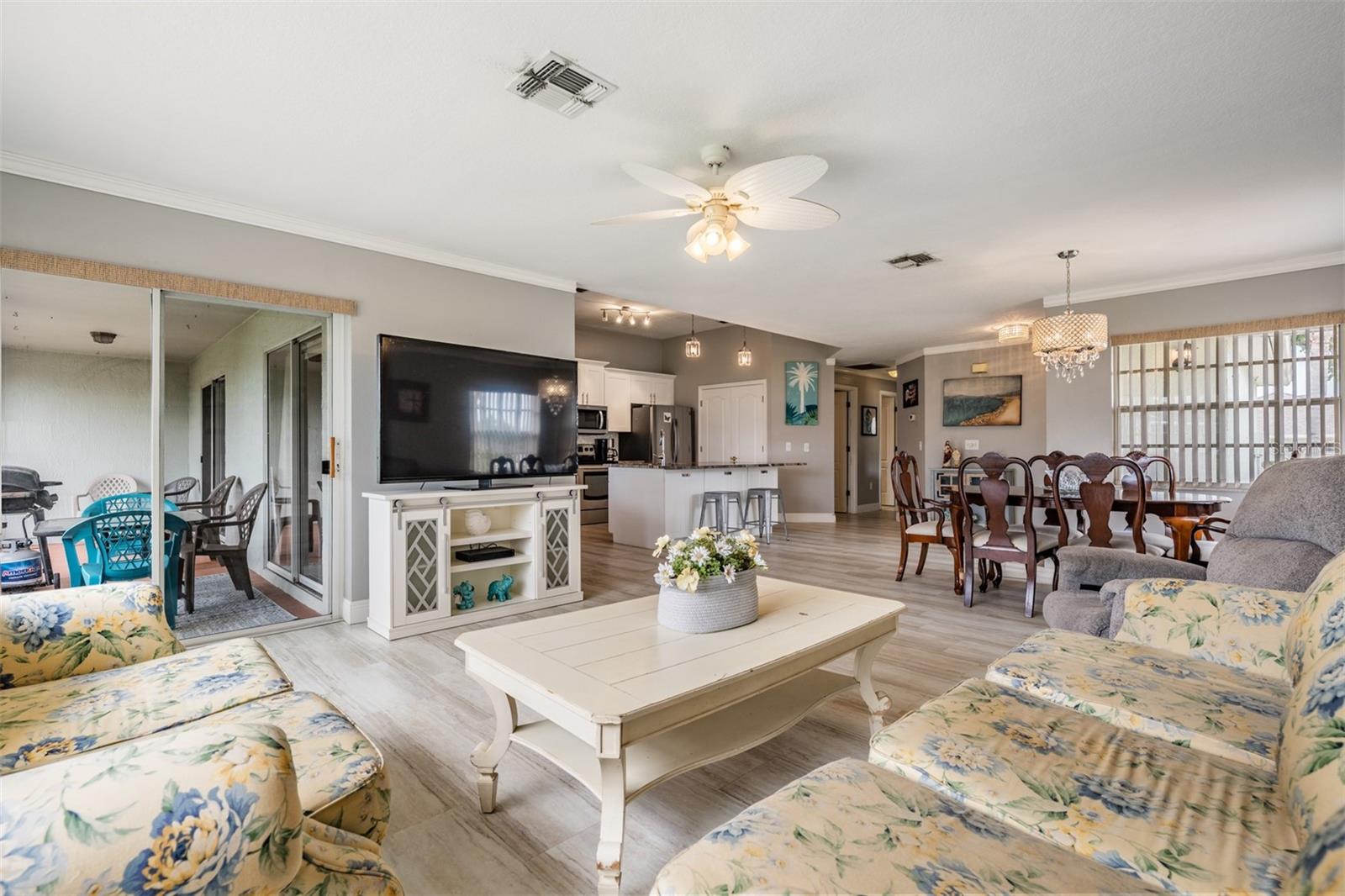 Spacious Living area