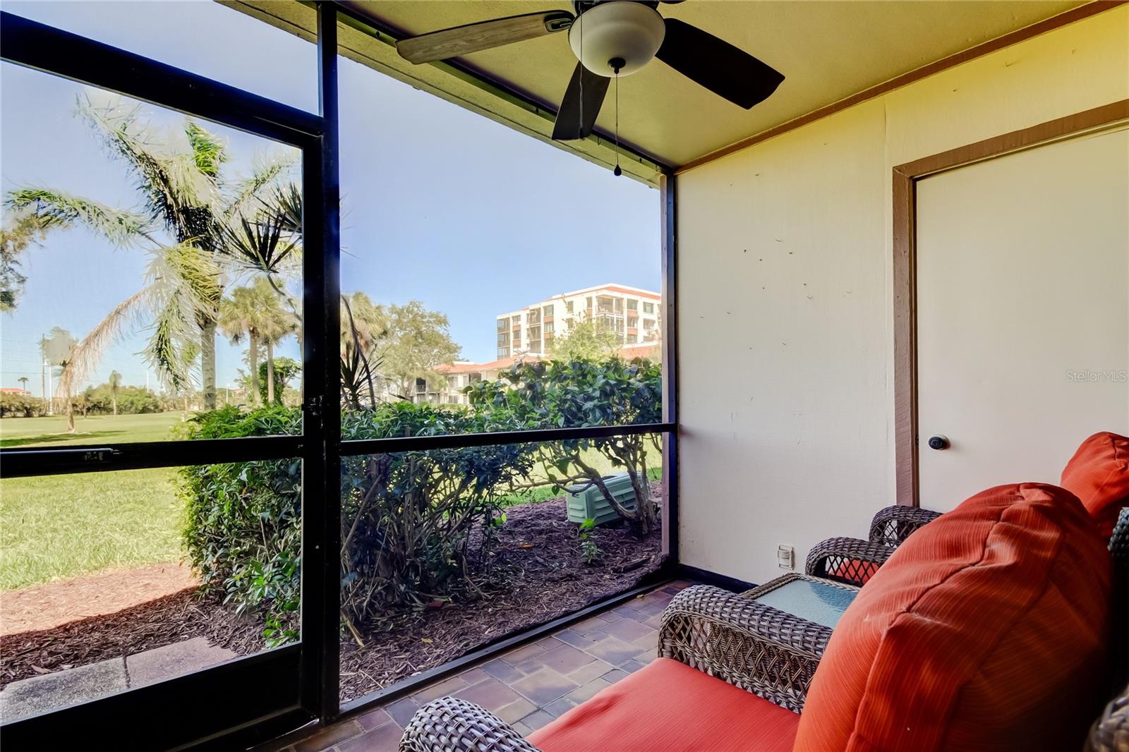 Screened Lanai right on golf course