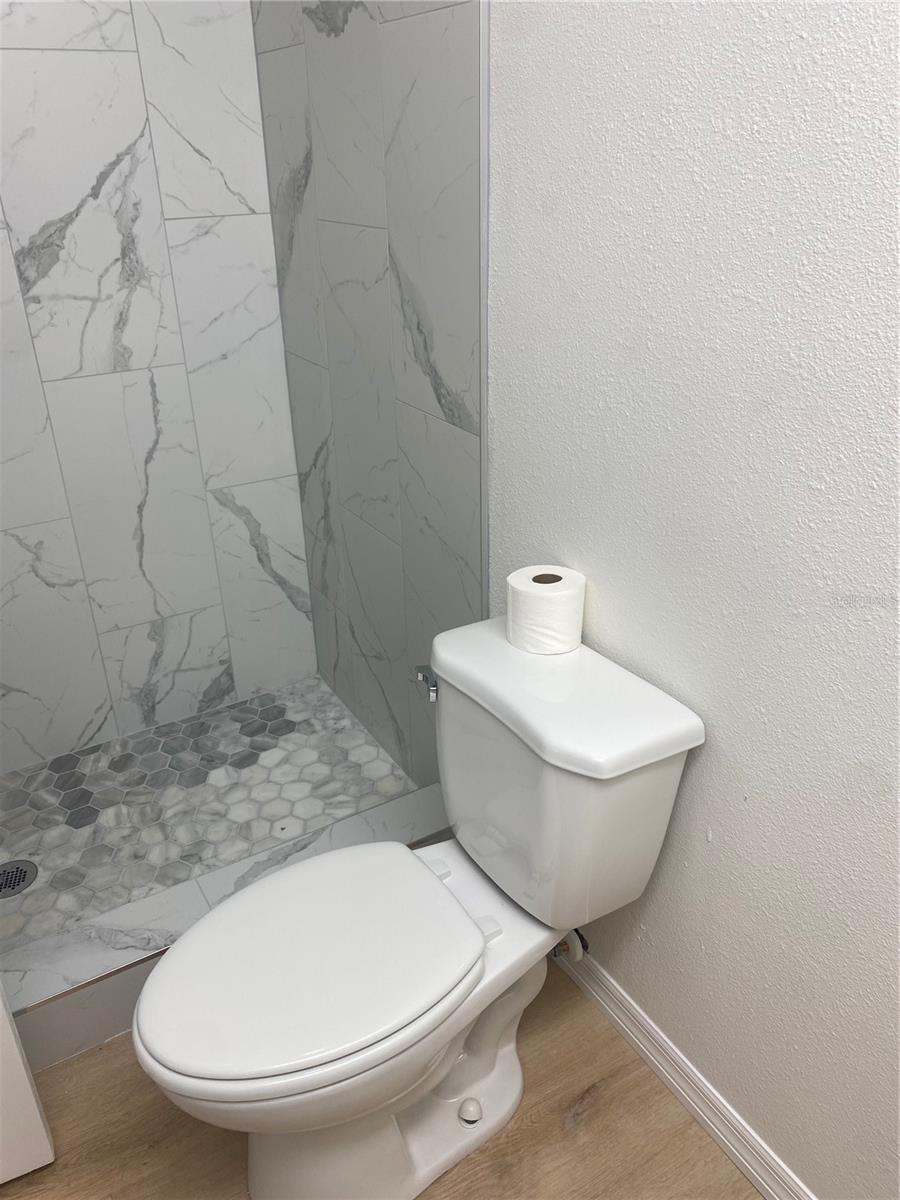 TB8358725
