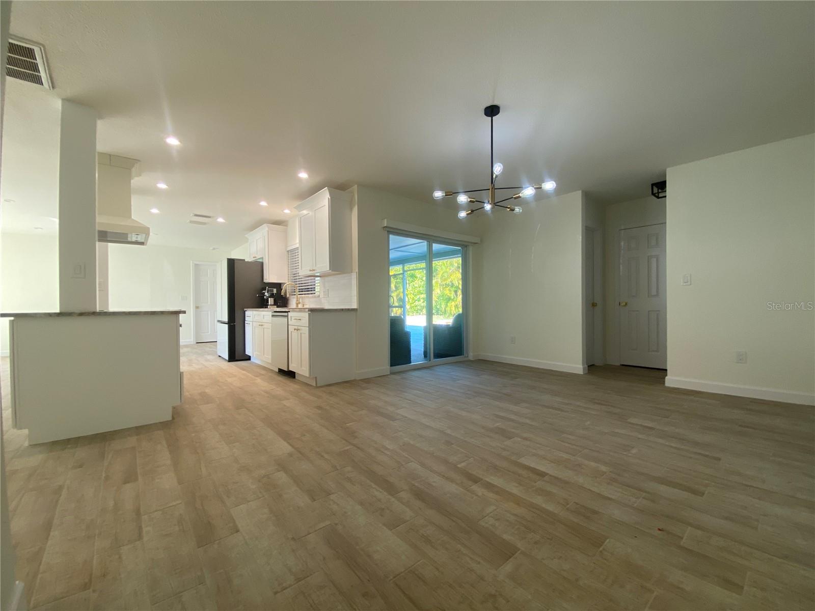 DINING ROOM/KITCHEN