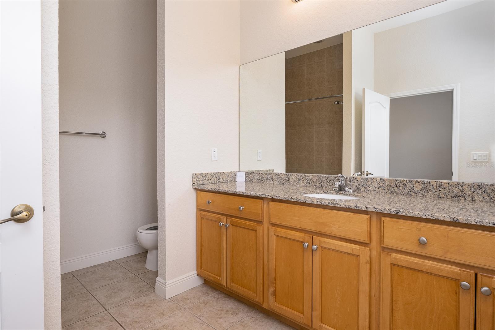 Bathroom in the 2nd bedroom