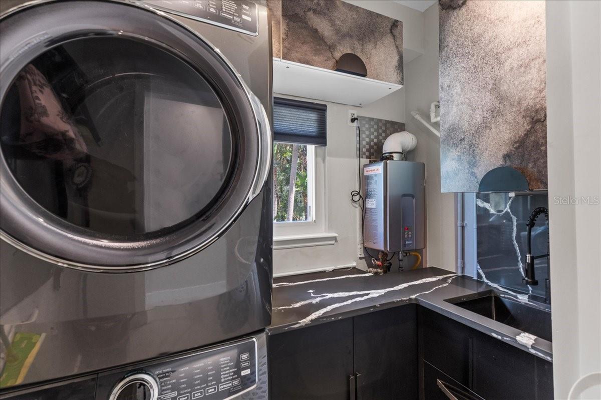 laundry room with sink & tankless water heater