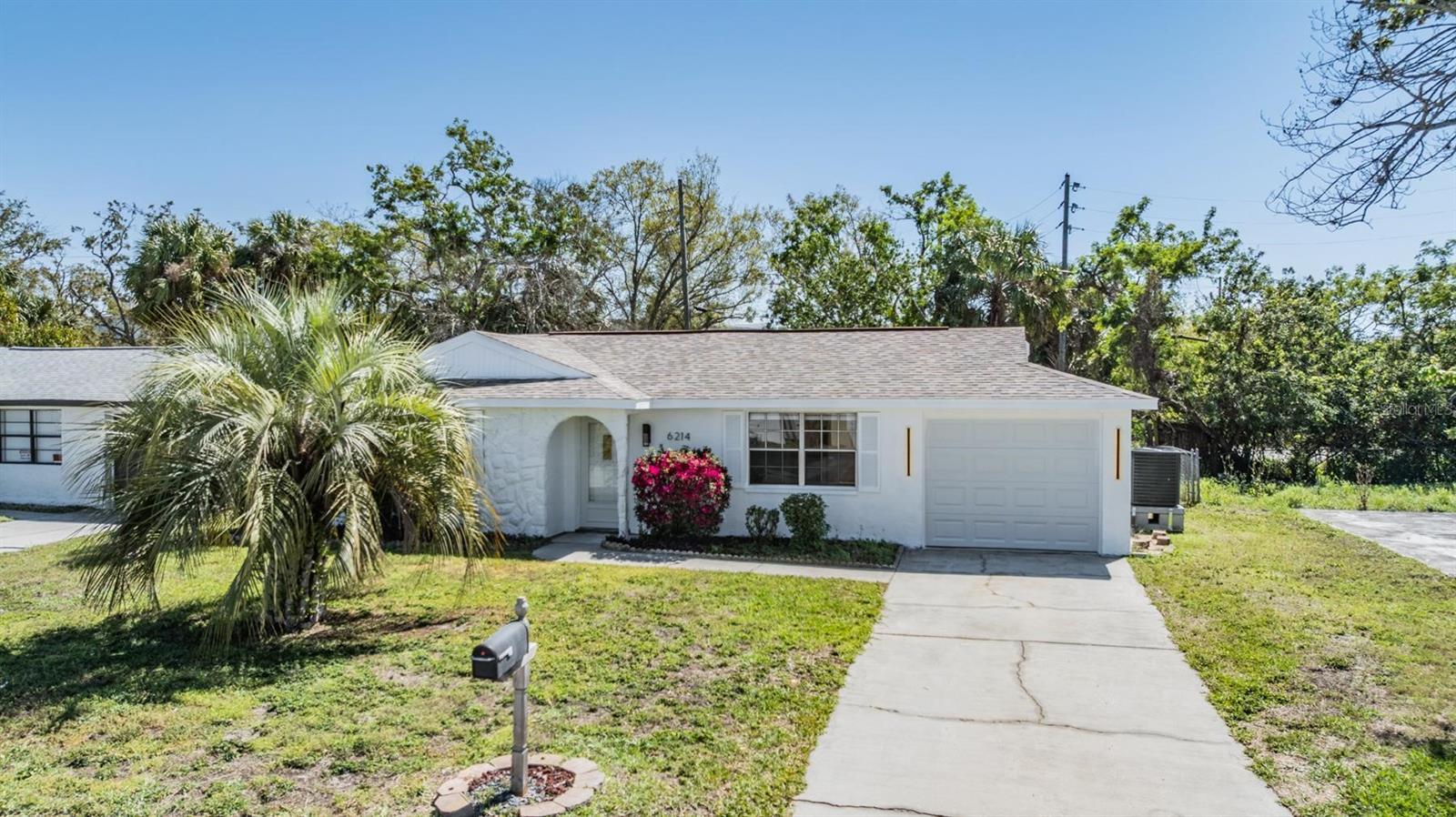 6214 WESTPORT DRIVE, PORT RICHEY (NEWER TRENDY OUTSIDE LIGHTS) NEW EXTERIOR PAINT - ROOF 5 YEARS OLD.