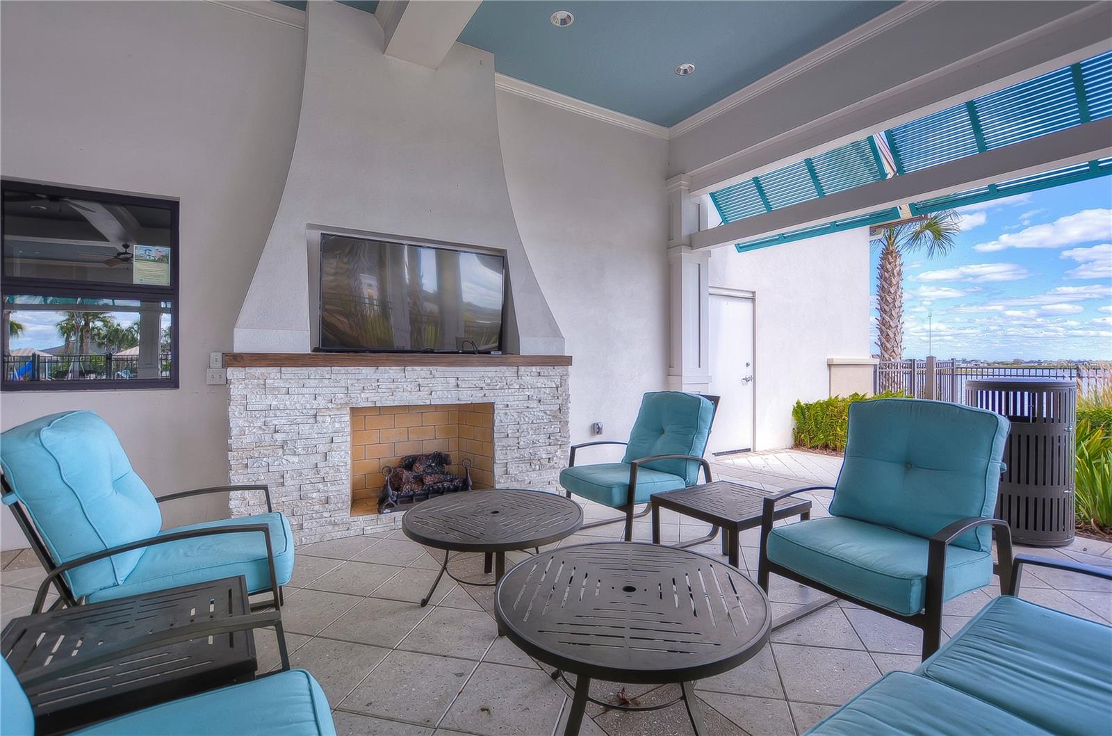 Clubhouse Outdoor Lounge