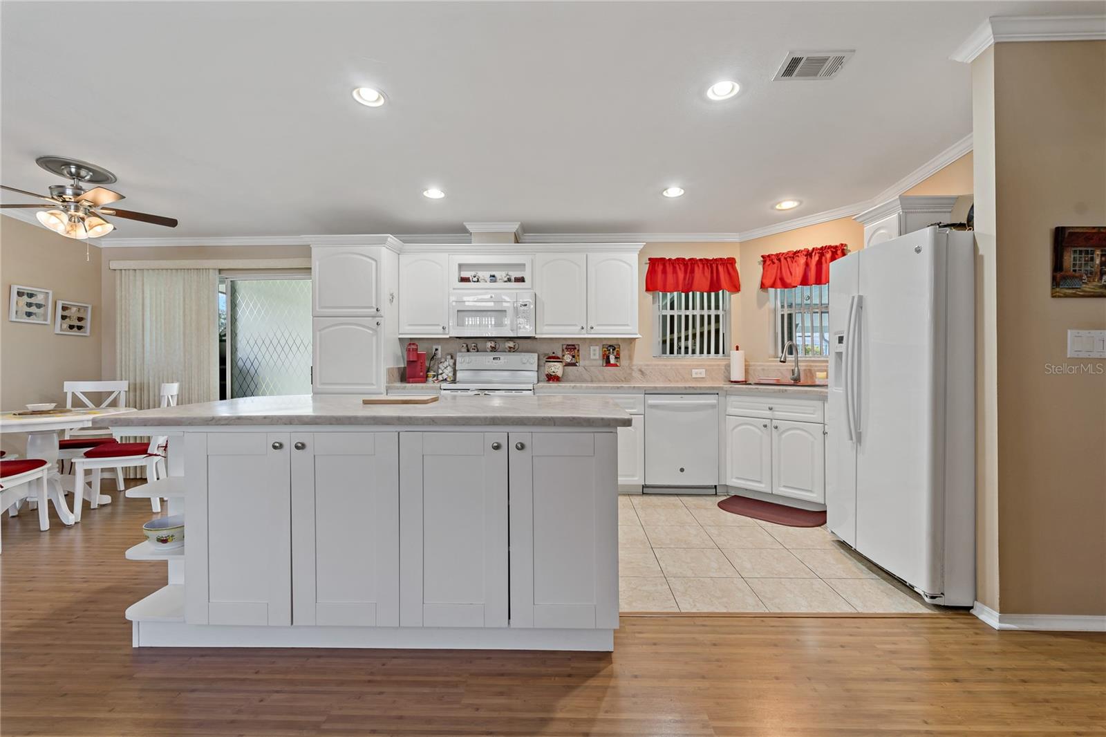 BEAUTIFULLY APPOINTED KITCHEN