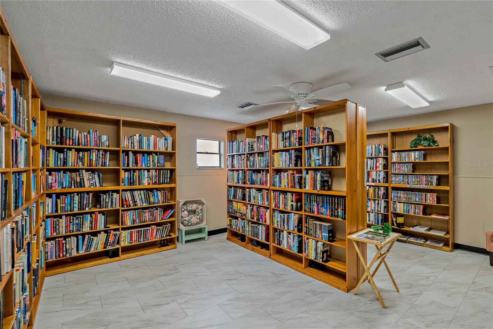 COMMUNITY LIBRARY