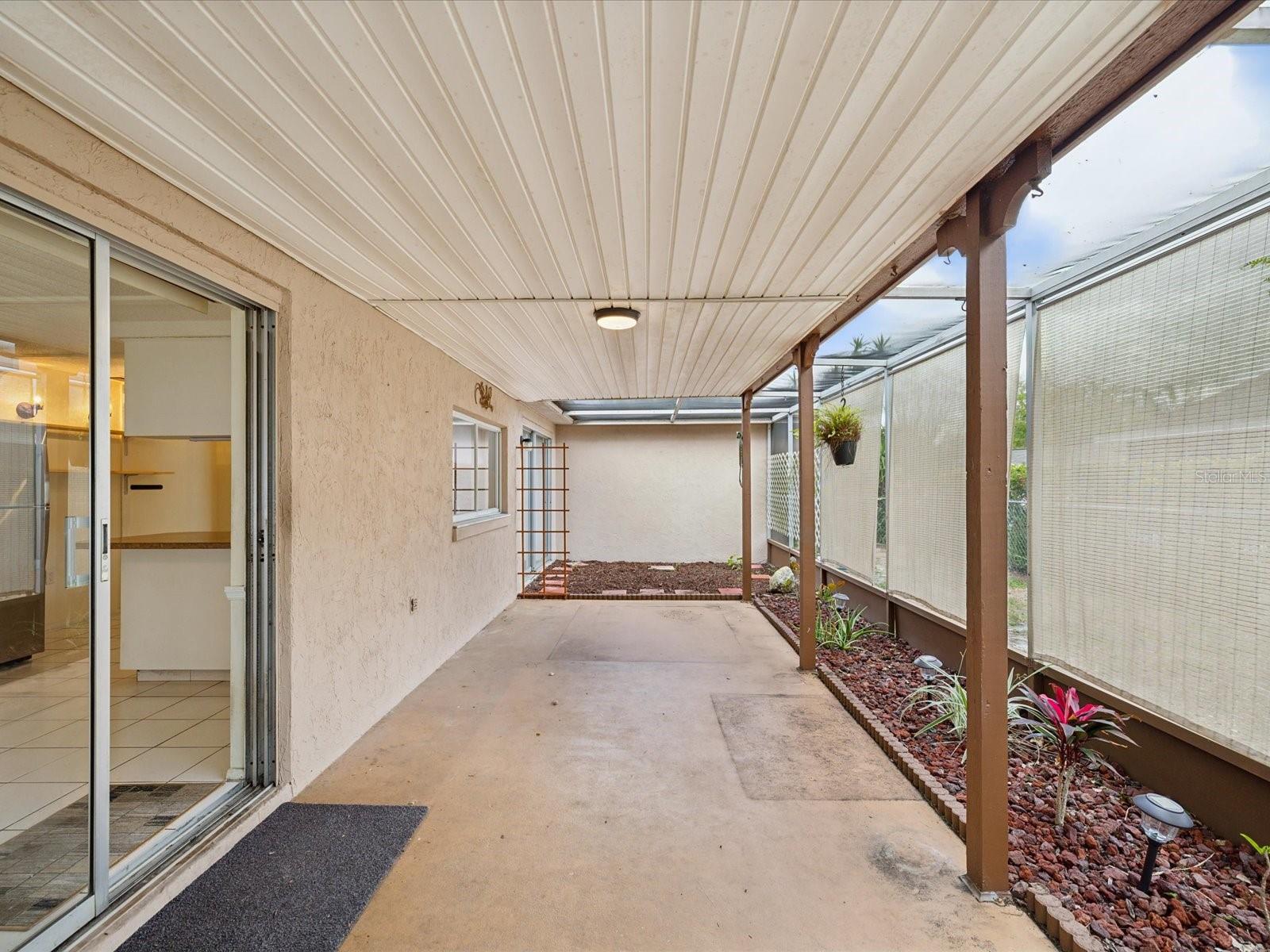 9X24 COVERED SCREENED LANAI