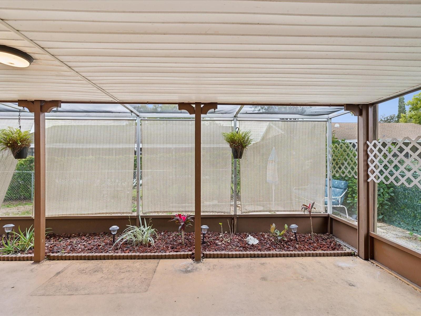 9X24 COVERED SCREENED LANAI