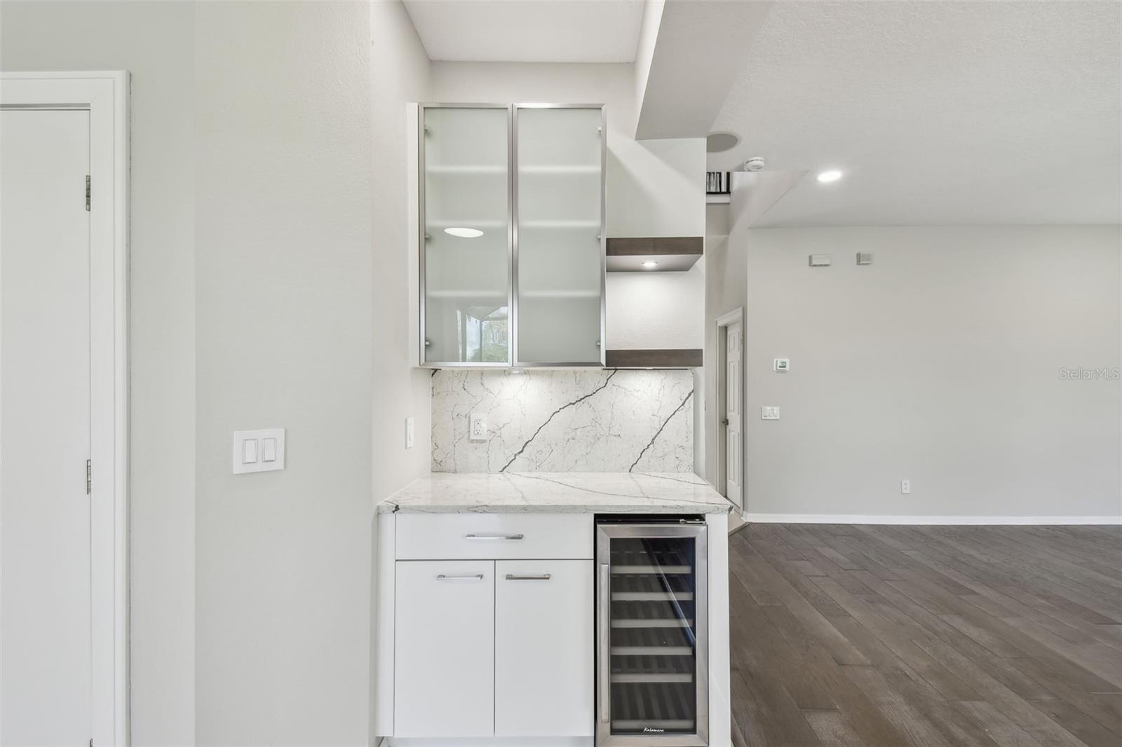 Bar between Kitchen and Family Room