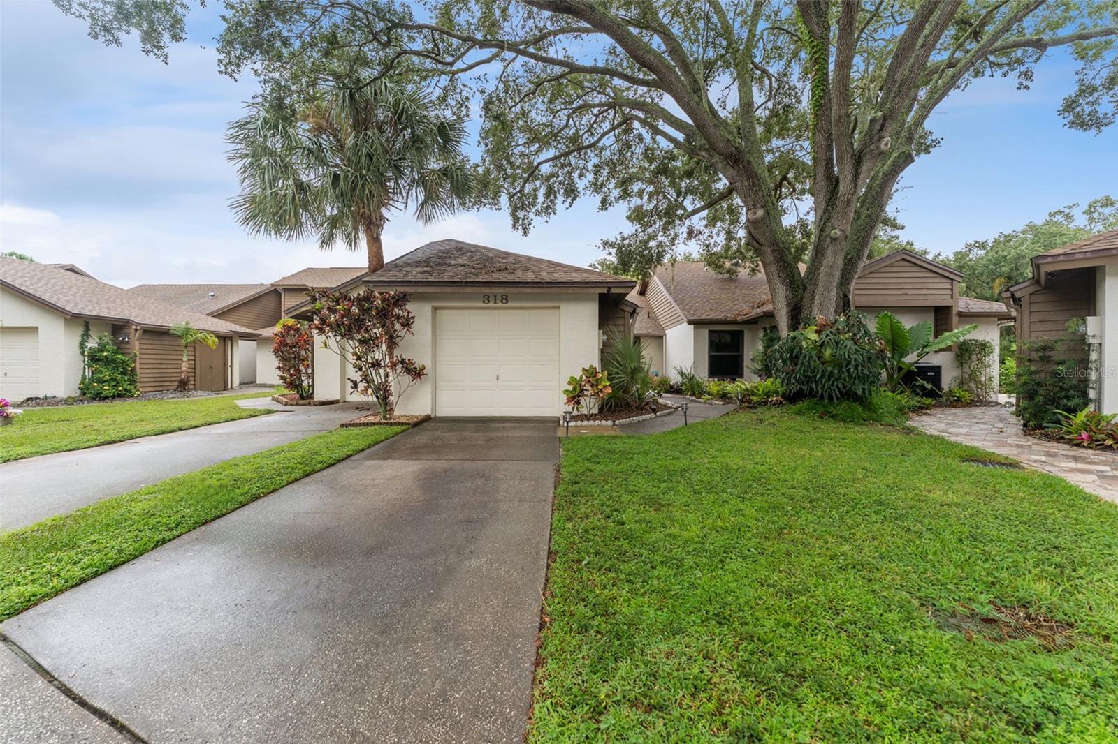 Spacious Driveway!