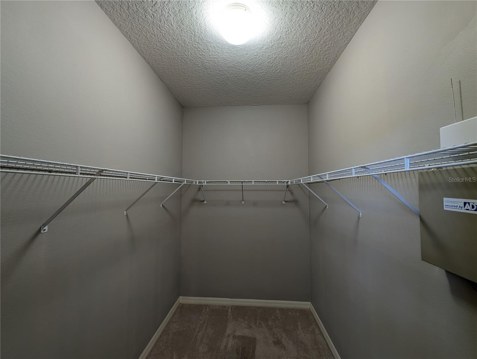 M. Walk-in Closet