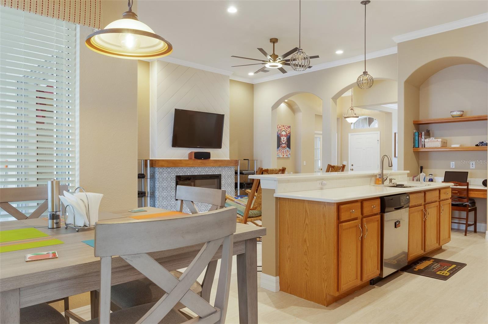 Kitchen/breakfast nook area