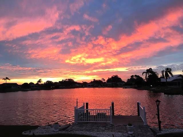 Beautiful sunrise over Simmons Lake