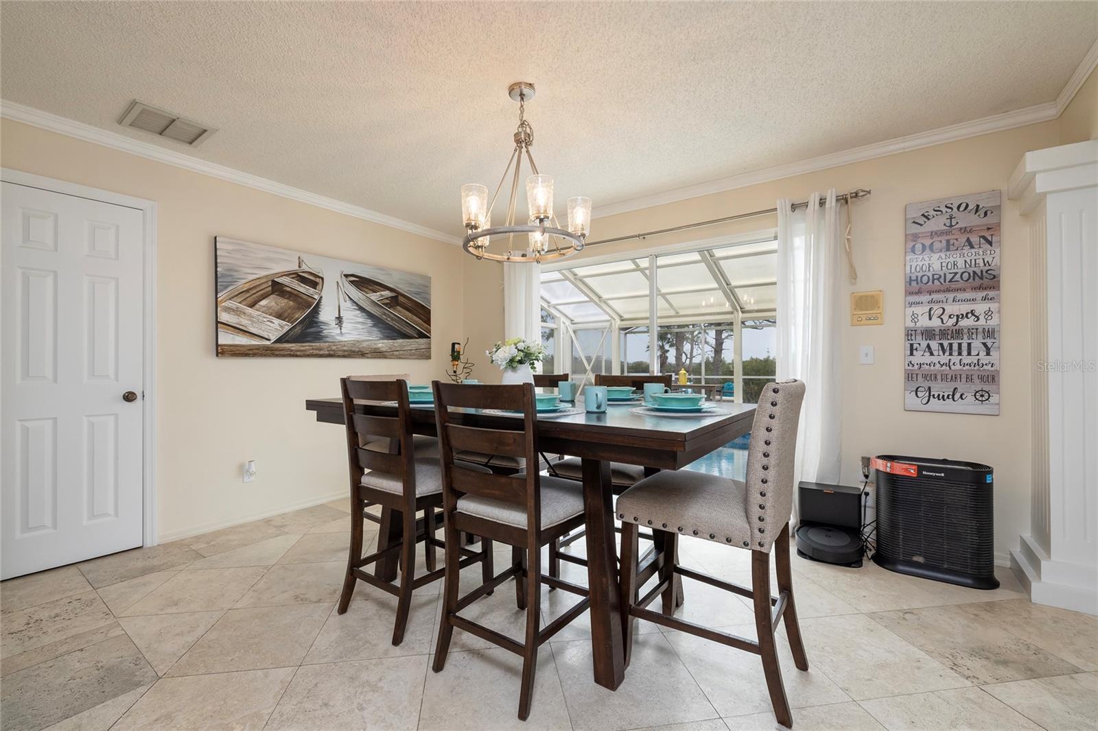 Dining Room - Sliders to the pool