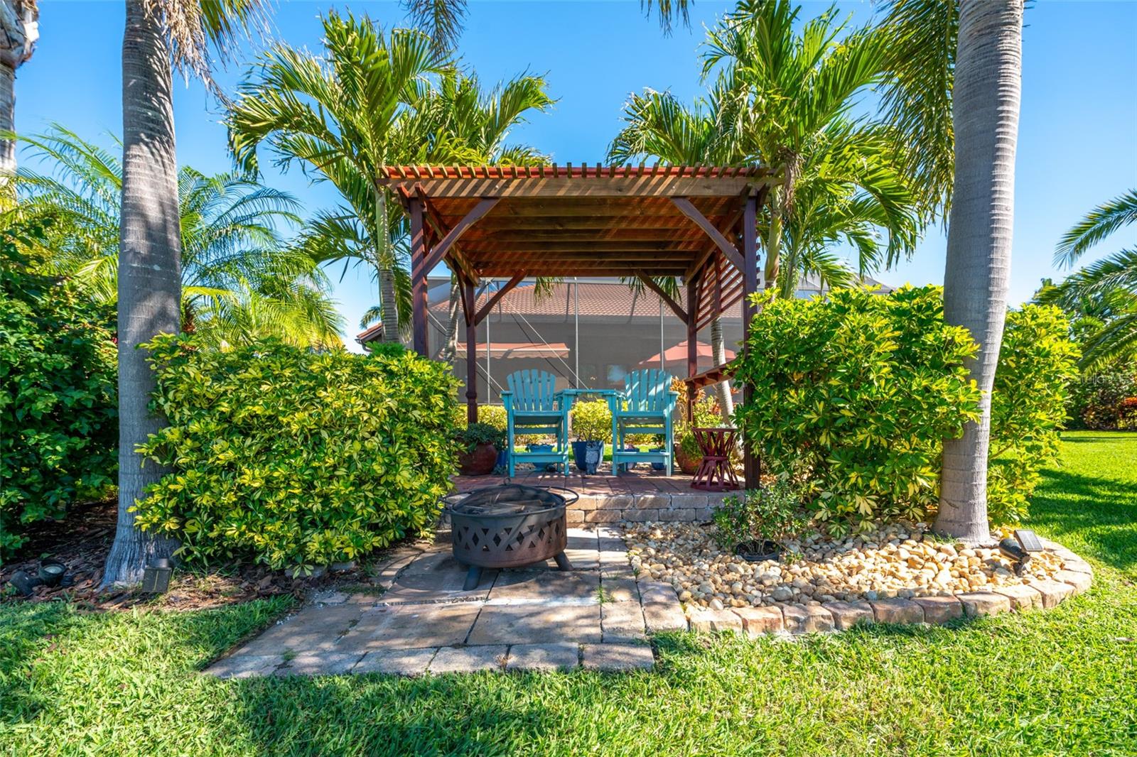 PERGOLA COMPLETE WITH BRICK PAVERS