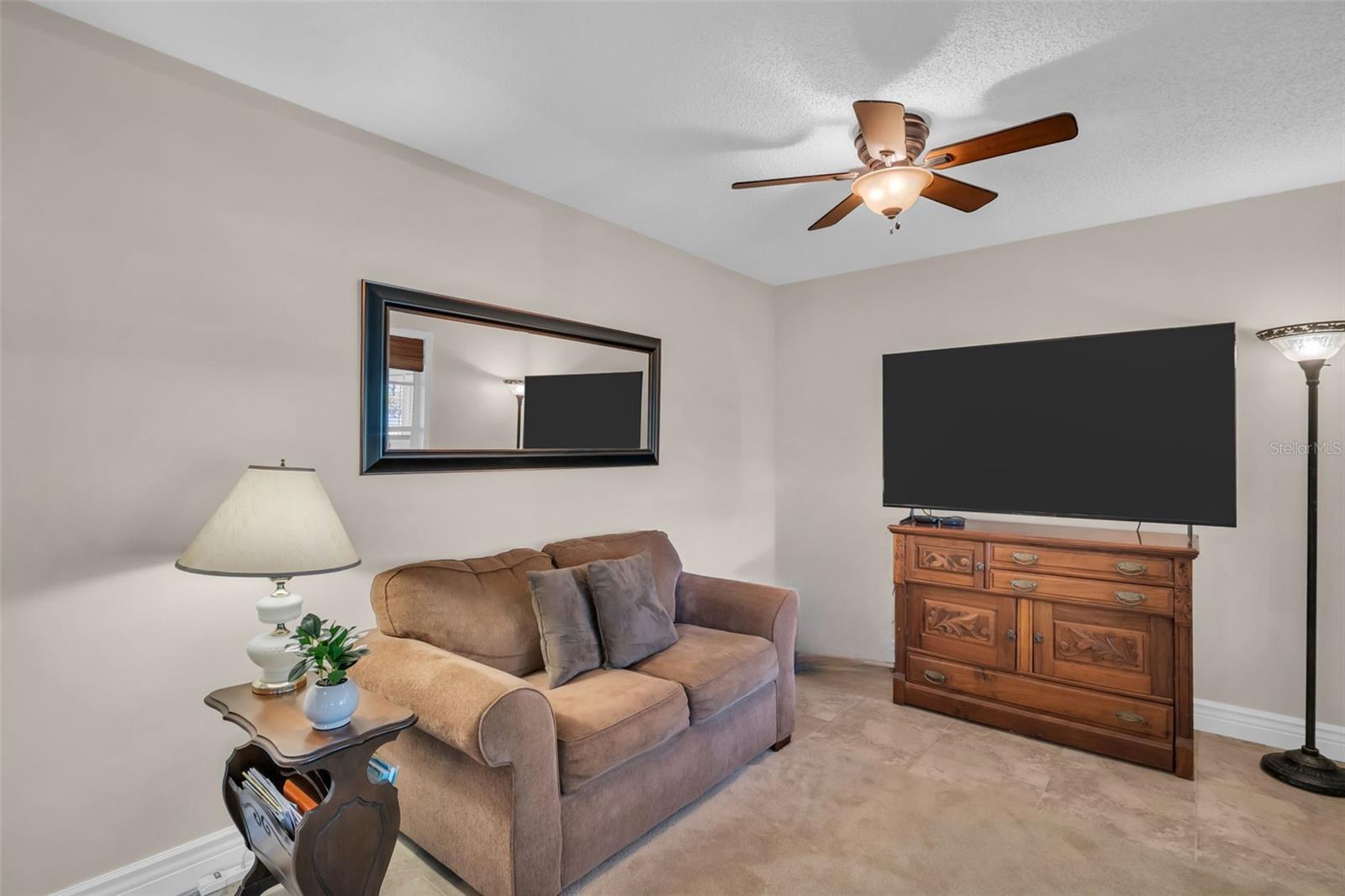 Great living spaces with an additional Family room~