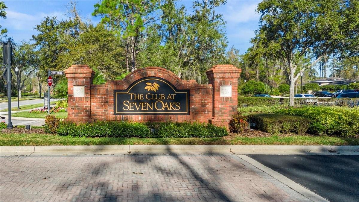 Seven Oaks Club Sign