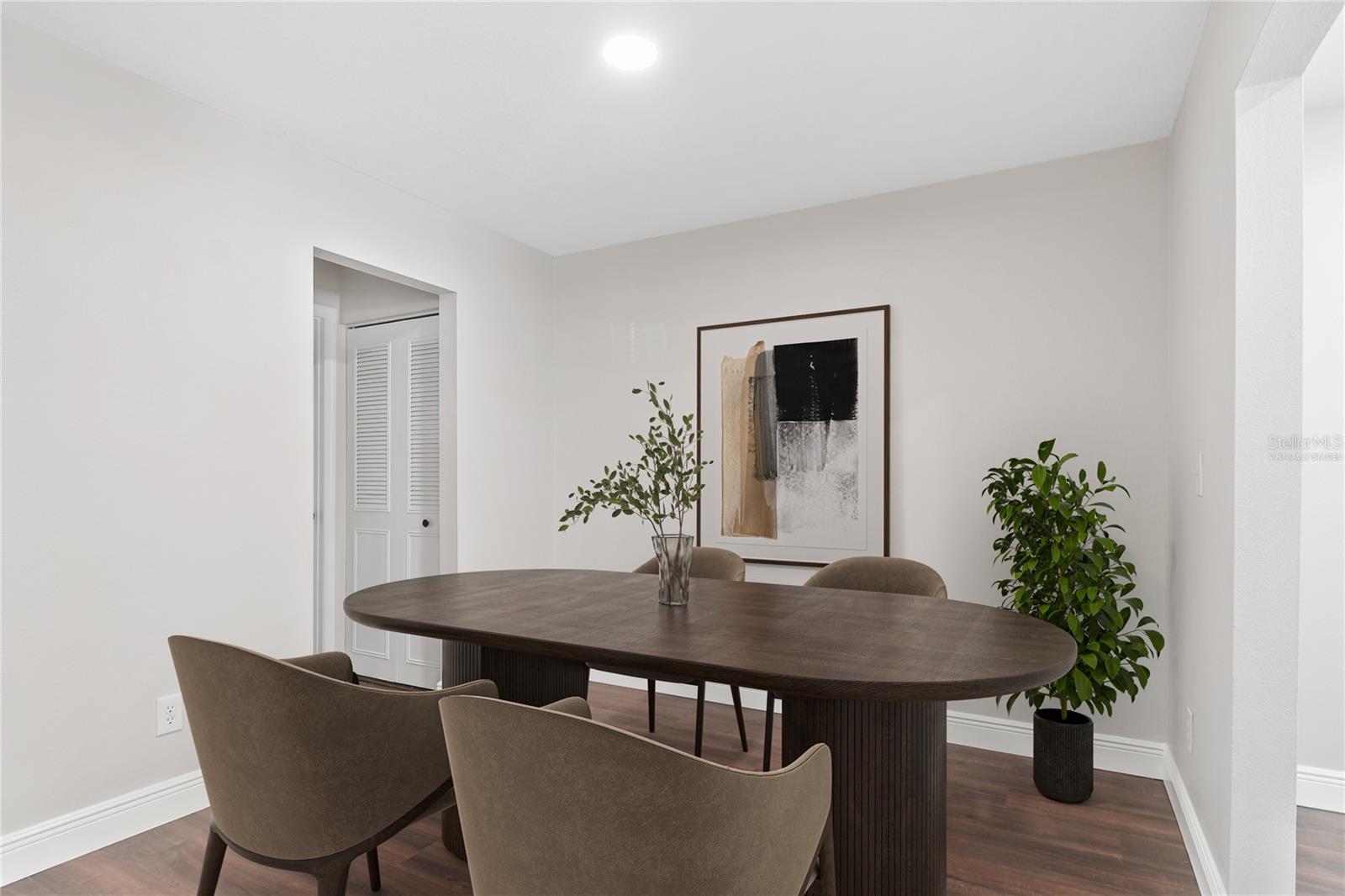 Virtually staged dining room