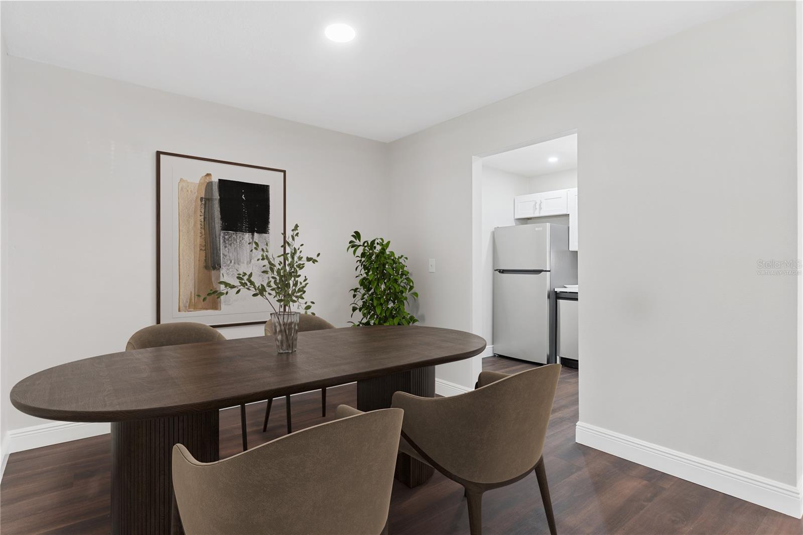 Virtually staged dining room