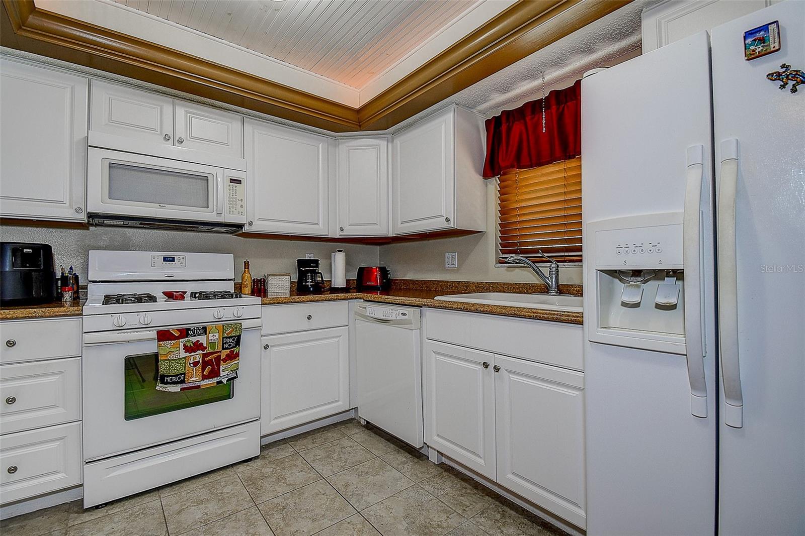 Bright Kitchen with crown molding