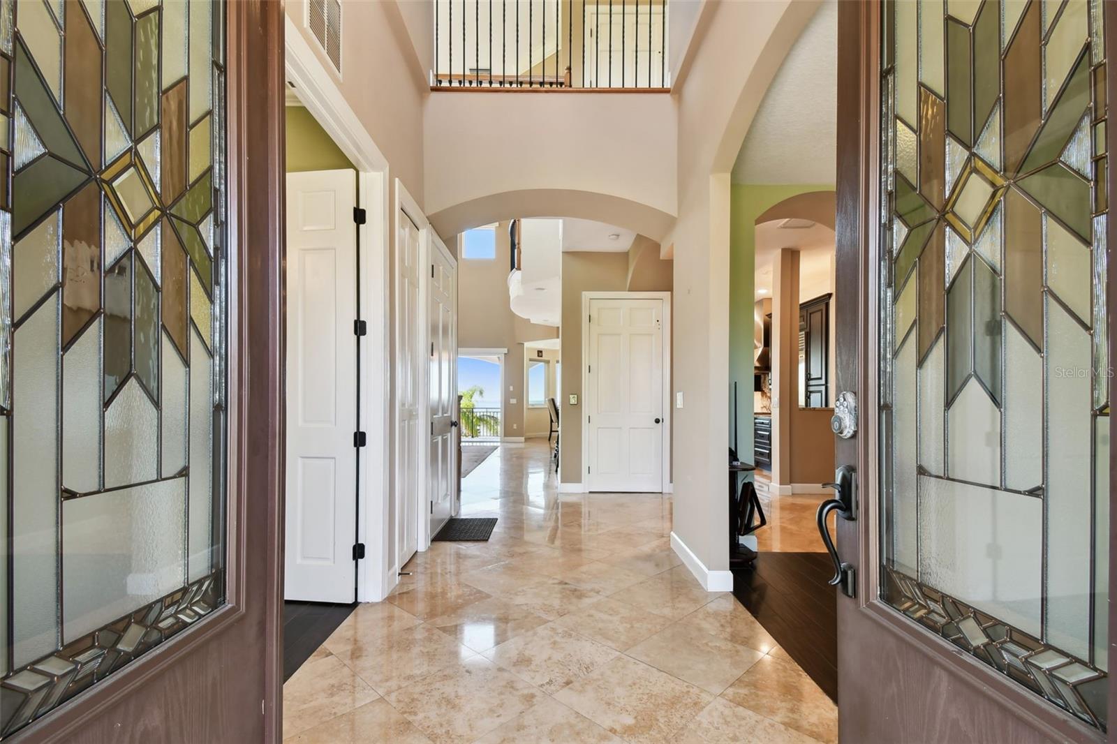 Enter into the open plan, straight to the Gulf View